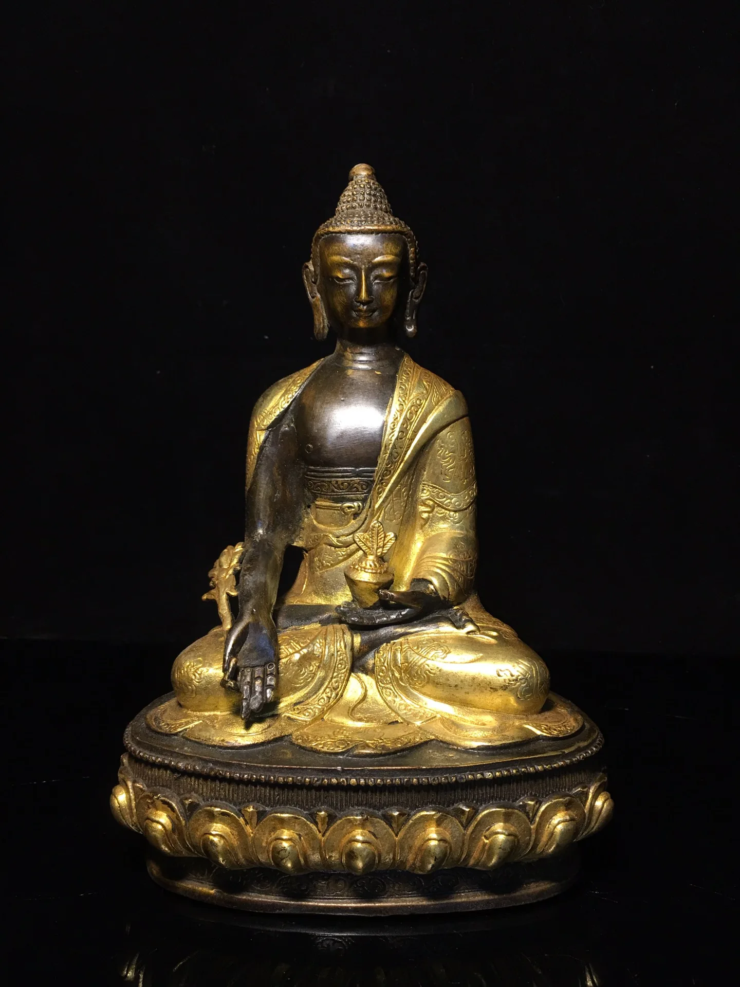 

9"Tibetan Temple Collection Old Bronze Gilt Medicine Buddha Shakyamuni lotus platform Worship Hall Town house Exorcism