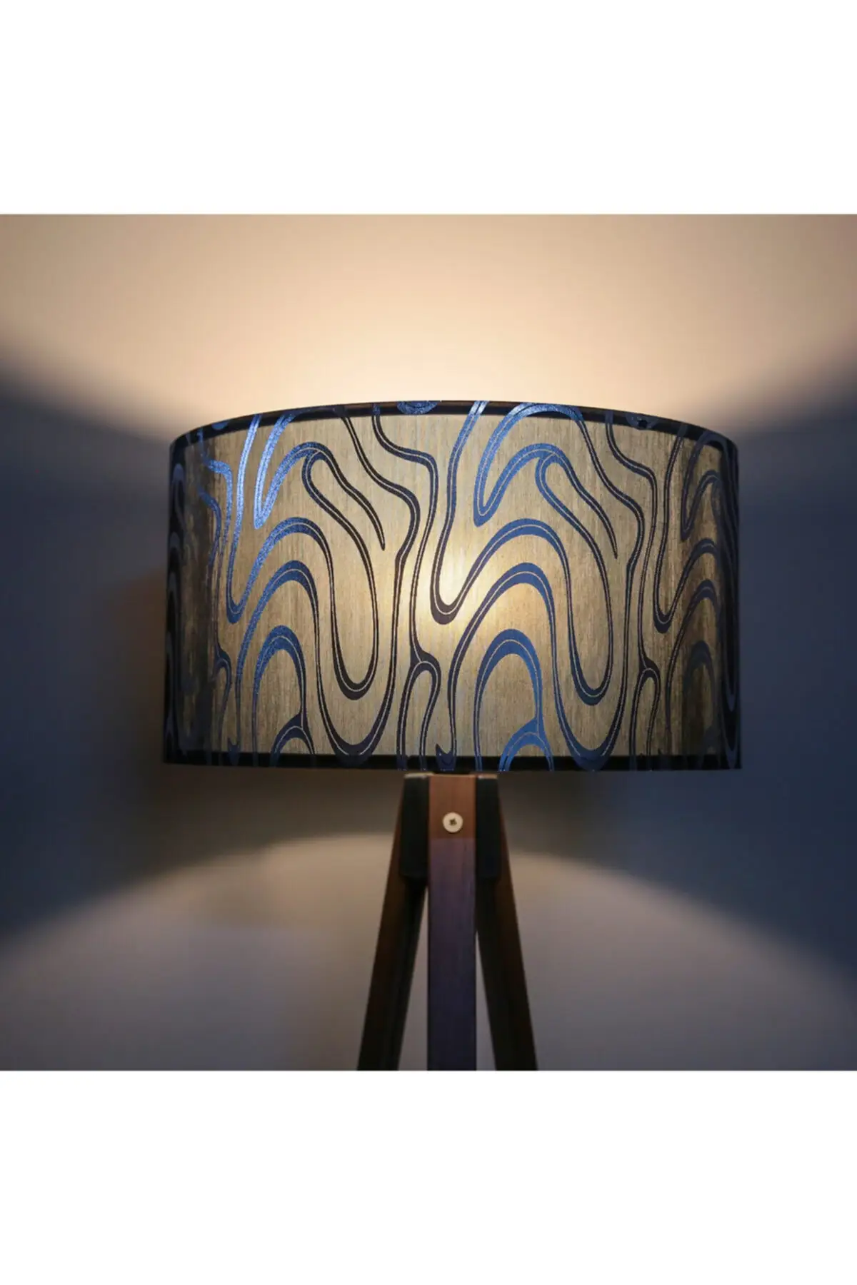 

Wedge Round Wood Floor Standing Floor Lamp Fabric Black