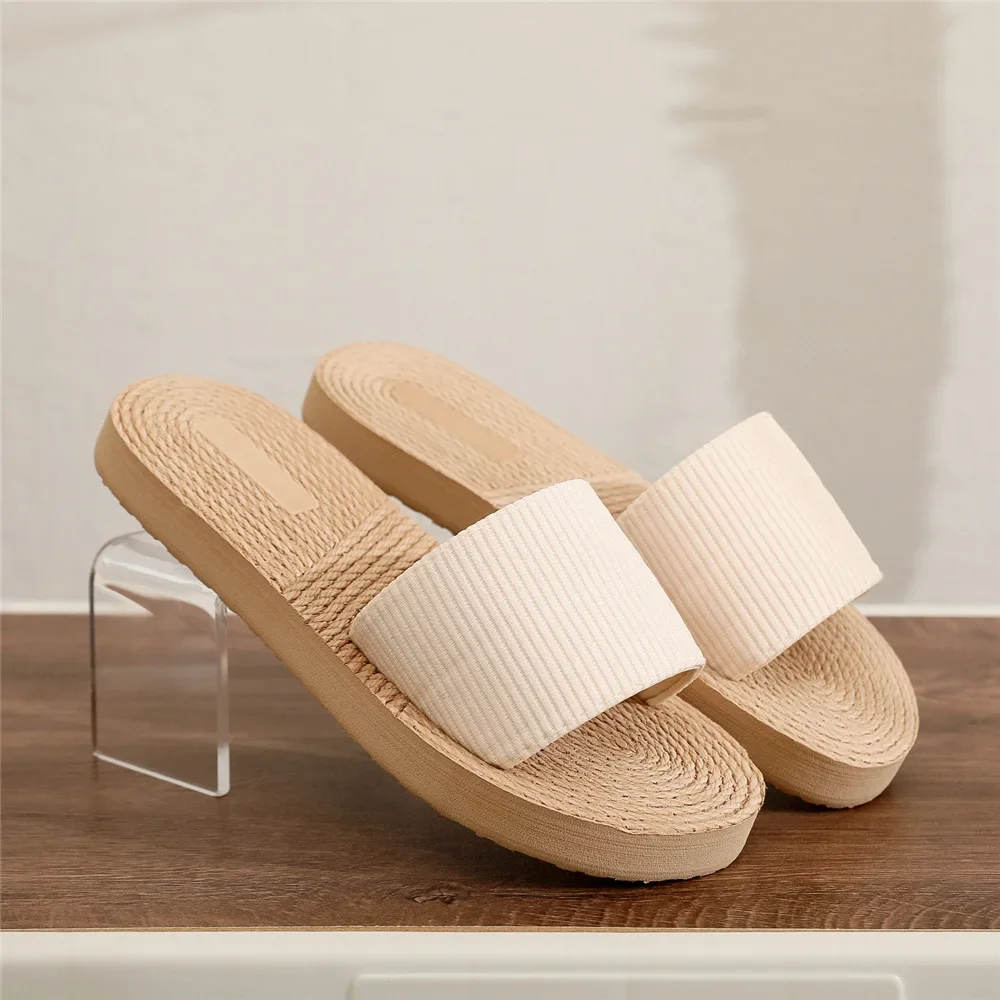 Рисунок 6 - Женские летние шлепанцы Mx14 в национальном стиле