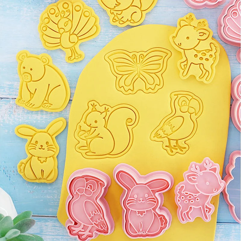 

8Pcs/set Forest Animal Cookie Cutters Plastic 3D Cartoon Pressable Biscuit Mold Cookie Stamp Kitchen Baking Pastry Bakeware