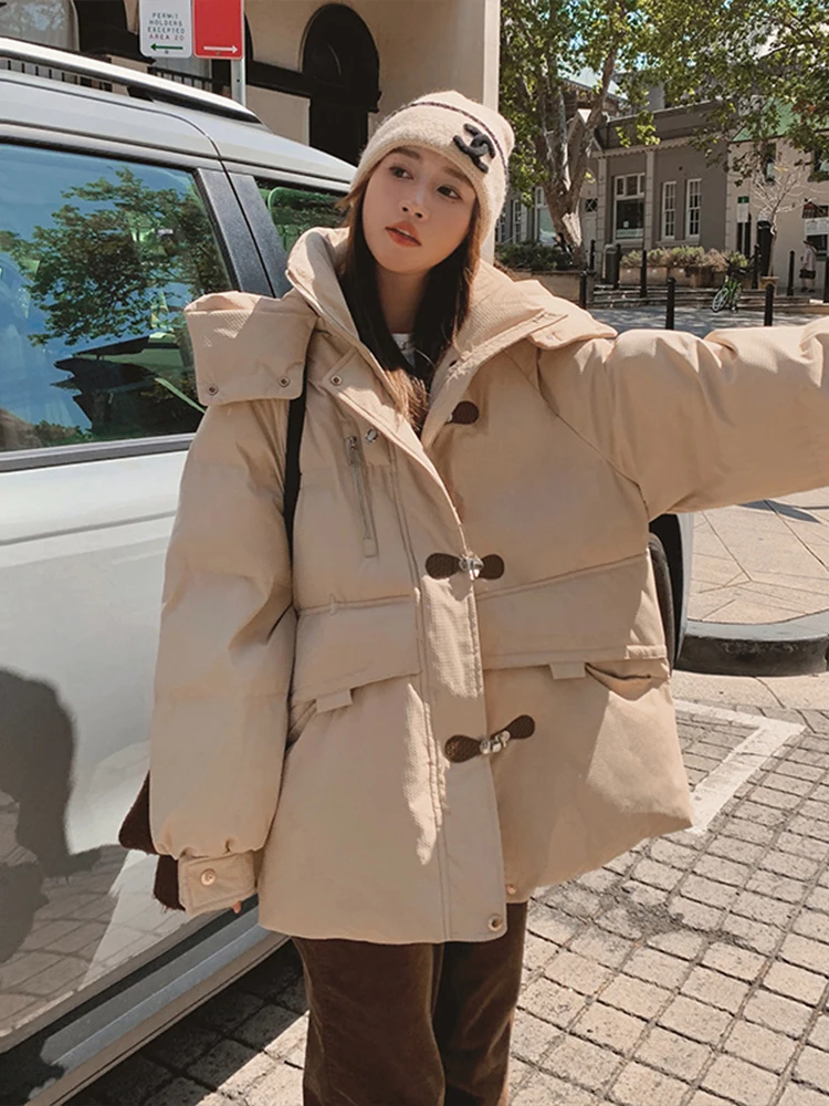 Женское хлопковое стеганое пальто цвета хаки с пушистым капюшоном