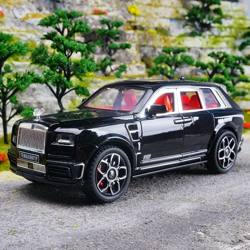 Фото Машинка-модель Rolls Royce Cullinan Mansory 1:24, внедорожник из сплава, шесть открывающихся деталей, полноприводный, с амортизаторами, рулевым управлением, светом и звуком, для настольного дисплея, подарок №1