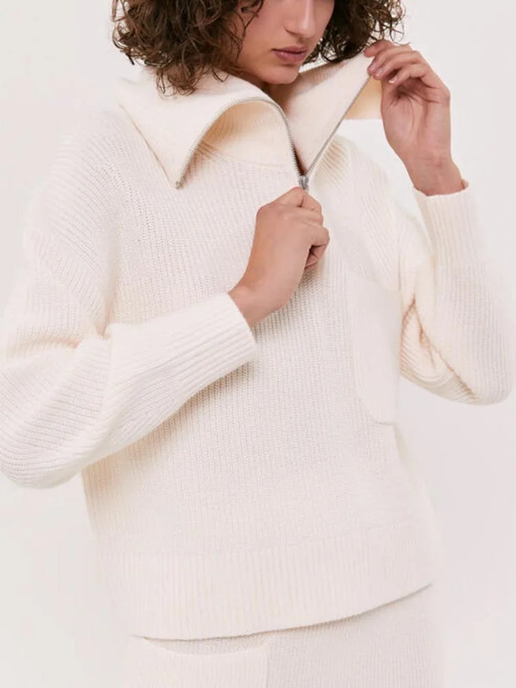 Костюм женский трикотажный из 2 предметов на молнии с карманами |