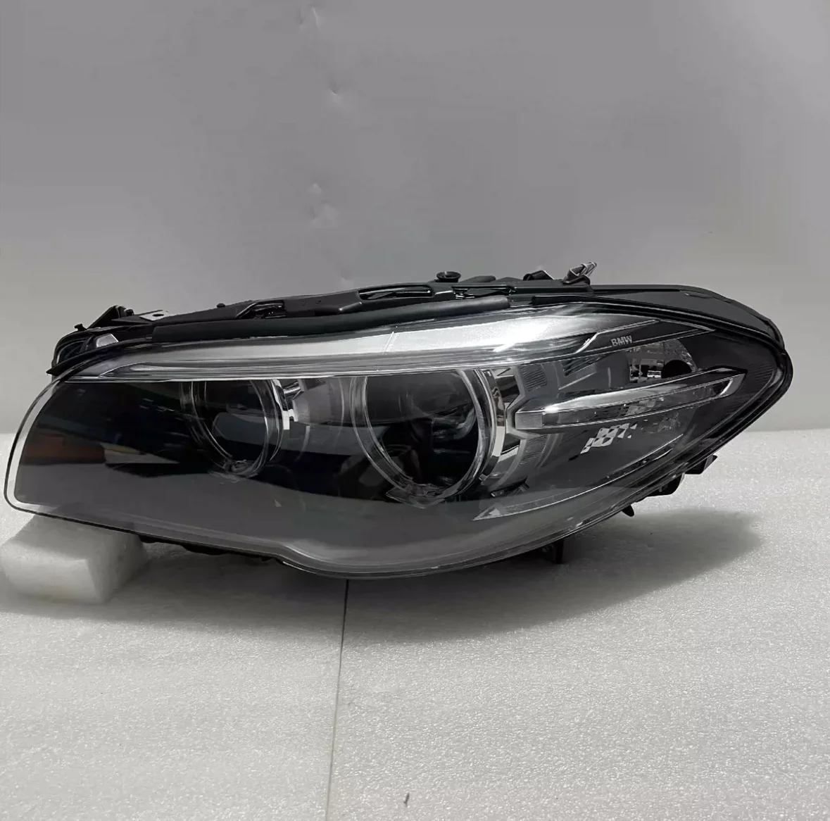 Для BMW 5 серии F18 HID XENON фары европейская версия без адаптивной сборки 2013-2017