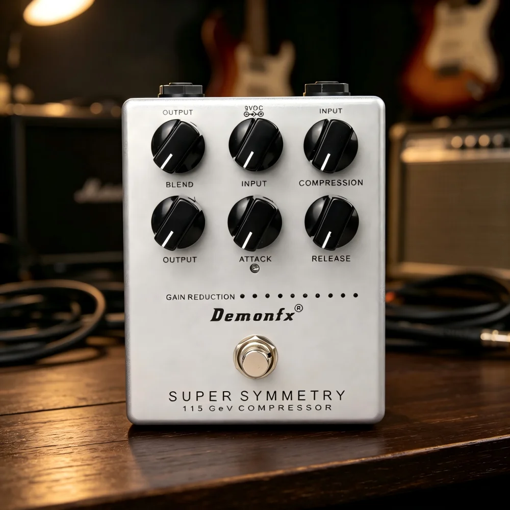 Фото Современный компрессор Dem Super Symmetry Bass Pedal с функцией Twist Envelope, прозрачностью и точностью звука для бас-гитаристов №1