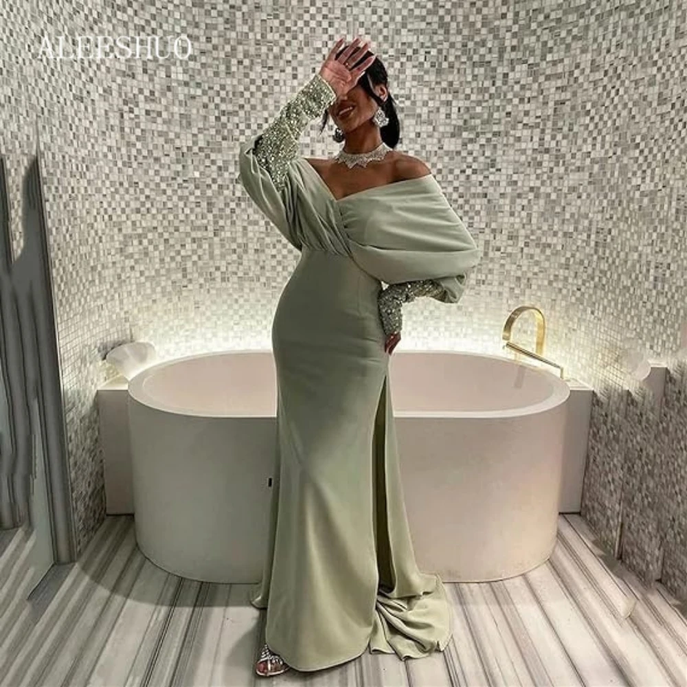 Женское вечернее платье с V-образным вырезом