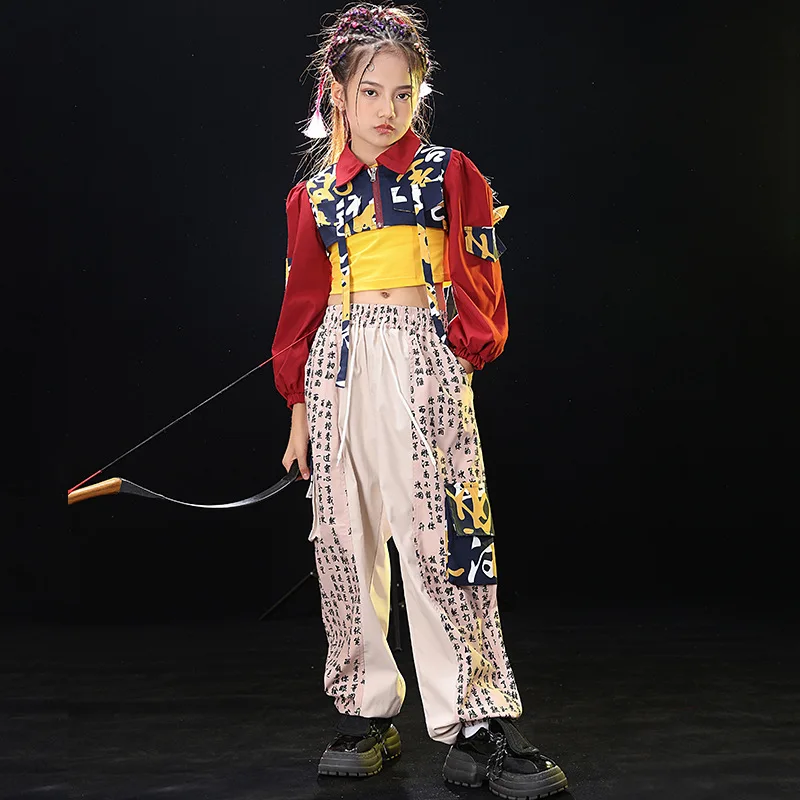 

Костюм спортивный детский из рубашки и брюк с принтом