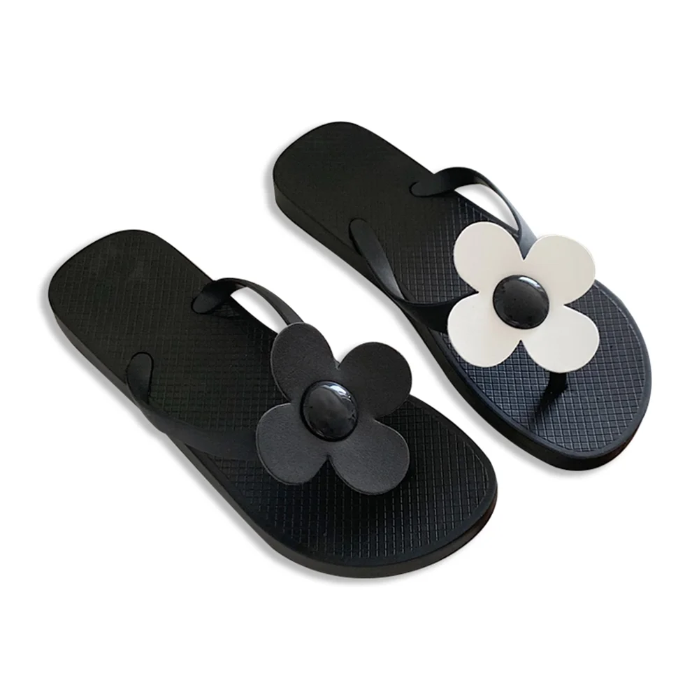 2023 New Sandals girl summer girl heart small flowers clip feet wear non slip flat bottom wind Beach Flip Flops good shoes 4039