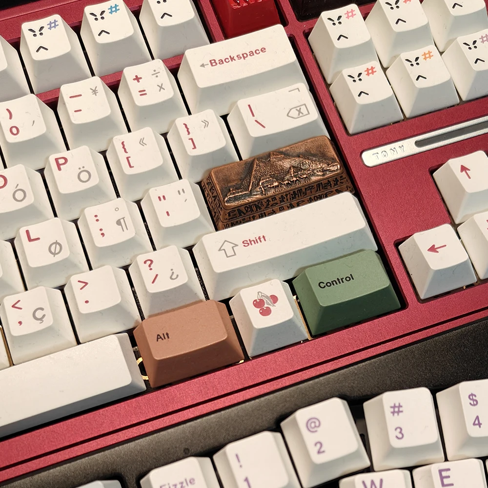 Механическая клавиатура в виде пирамиды 2.25U с вишневым профилем из чистой меди