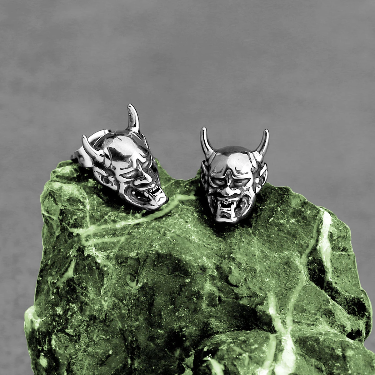 Модные серьги-гвоздики в виде призрака черепа для мужчин готический демон