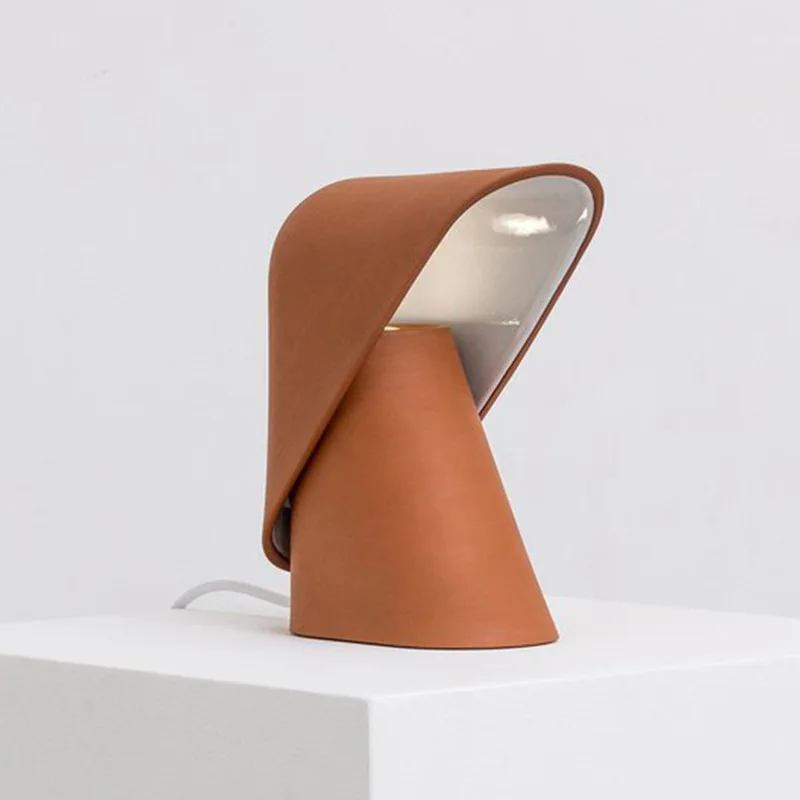 

Postmodern Mushroom Table Lamp Creative Resin Hat Desk Lamp Lights for Study Reading Lamp Living Room Decor Bedroom Beside Lamp
