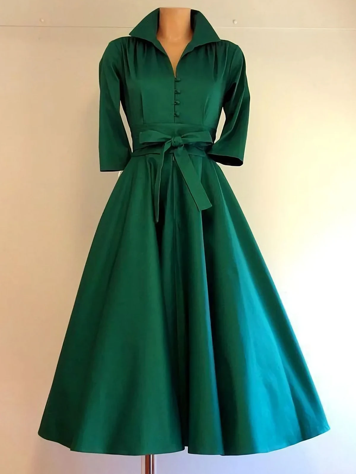 Женское платье-трапеция с рукавом 2024