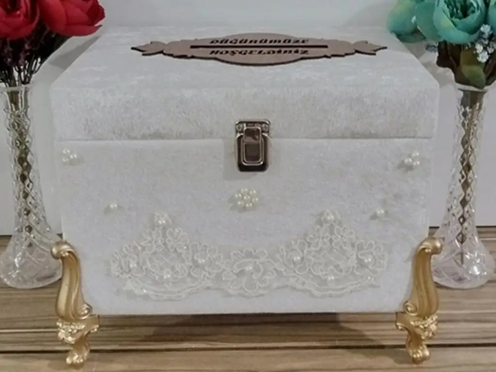 

Land Of dowry Avangarde Bond Square Jewelry Chest Cream