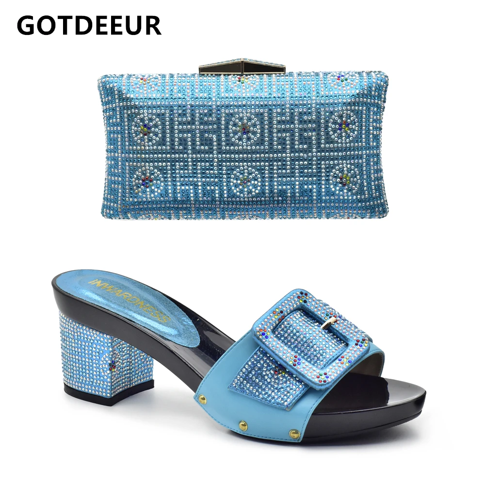 

Женская обувь и сумка в итальянском стиле небесно-голубого цвета