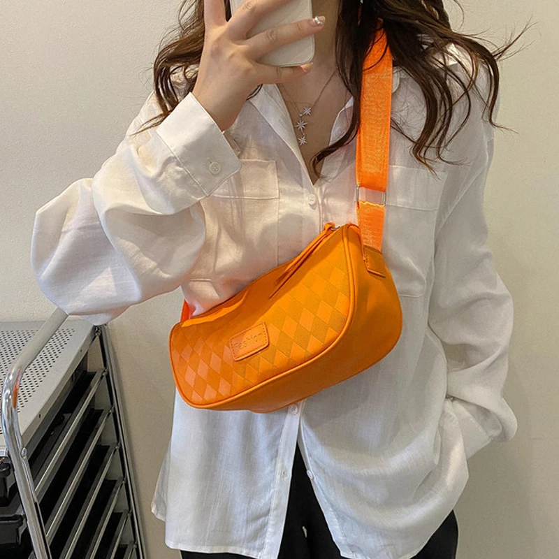 

Hot Fashion Women Messenger Bag Wide Strap Chest Bag Lattice Pattern Brand Hobo Half Moon Shoulder Handbag Travel Free Shipping