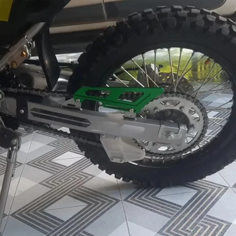 Фото Защитный кожух цепи мотоцикла для Honda CRF250L/300L, Kawasaki KLX125/150/230/140, KLX230R, YAMAHA WR155, Suzuki DRZ 400 №2
