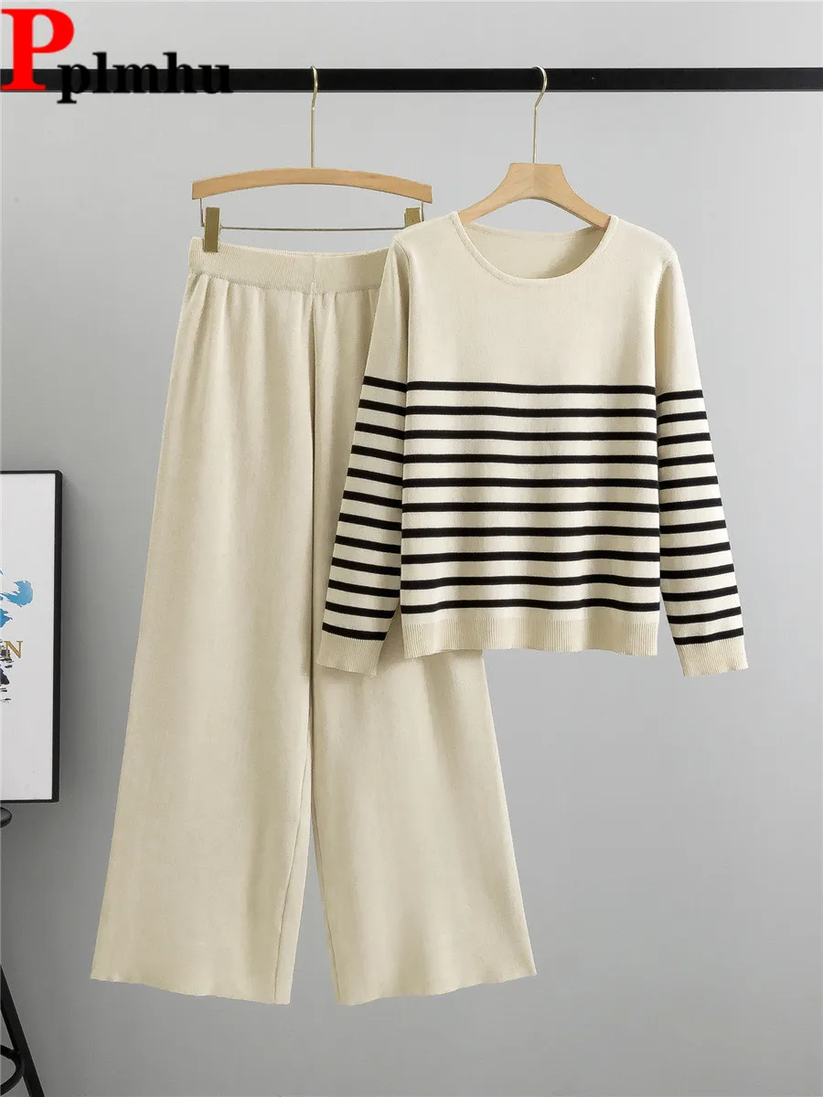 Комплект из 2 предметов Женский трикотажный свитер в полоску с круглым вырезом