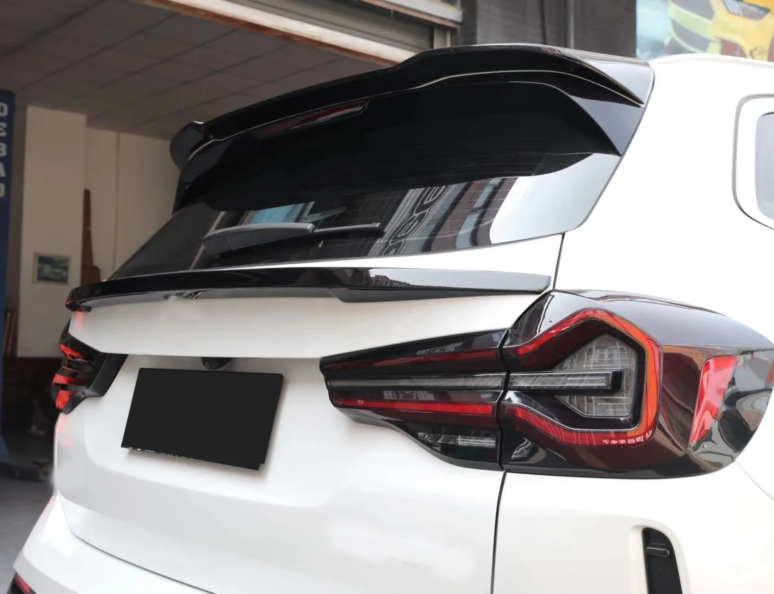 Подходит для BMW X3 G01 2018-2024 Модель MP в обклеивании среднего крыла