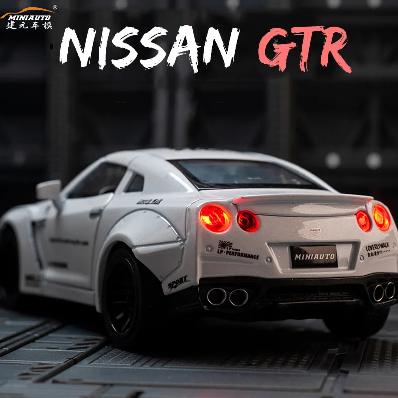 

1:32 Nissan GTR alloy sports car mold die-casting and toy car metal model collection sound and light simulation children's toys