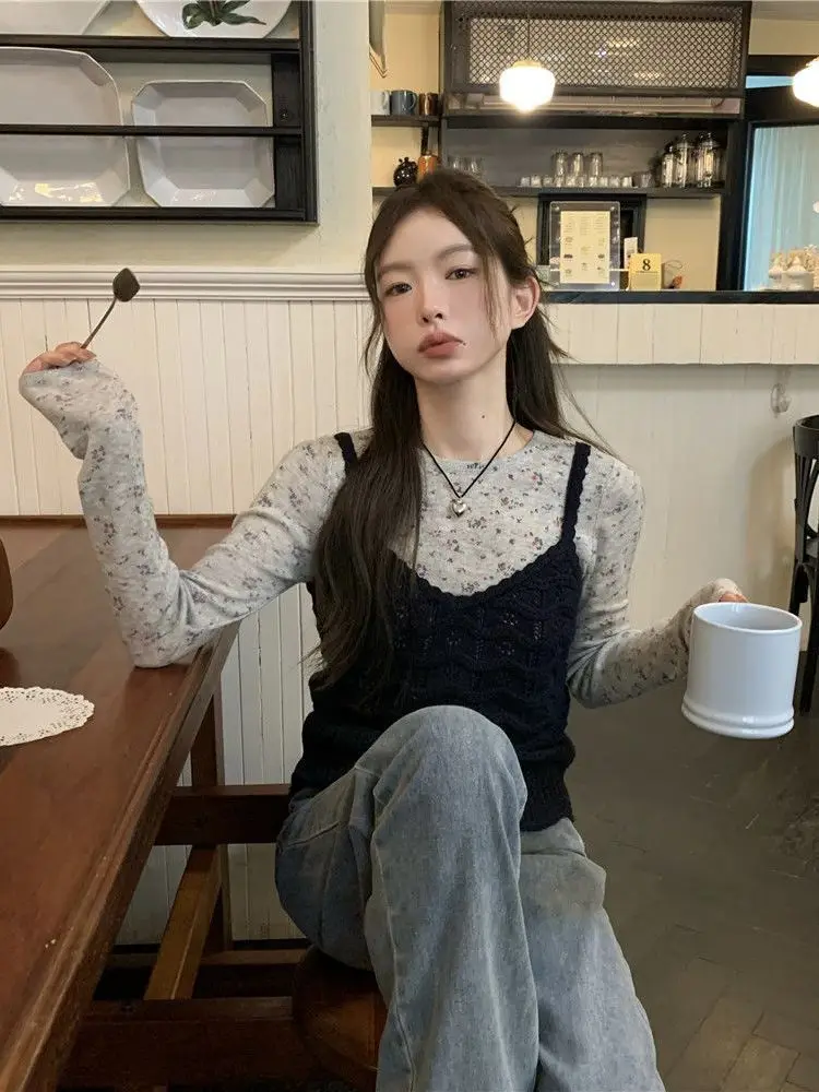 

Костюм в стиле ретро Французский женский, Вязаная футболка с длинным рукавом и цветочным принтом, ажурный складной жилет, комплект из двух предметов, на осень