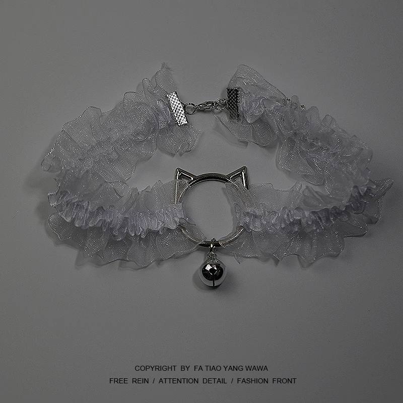 

I'm bored. Wear a white kitten! Lace collar