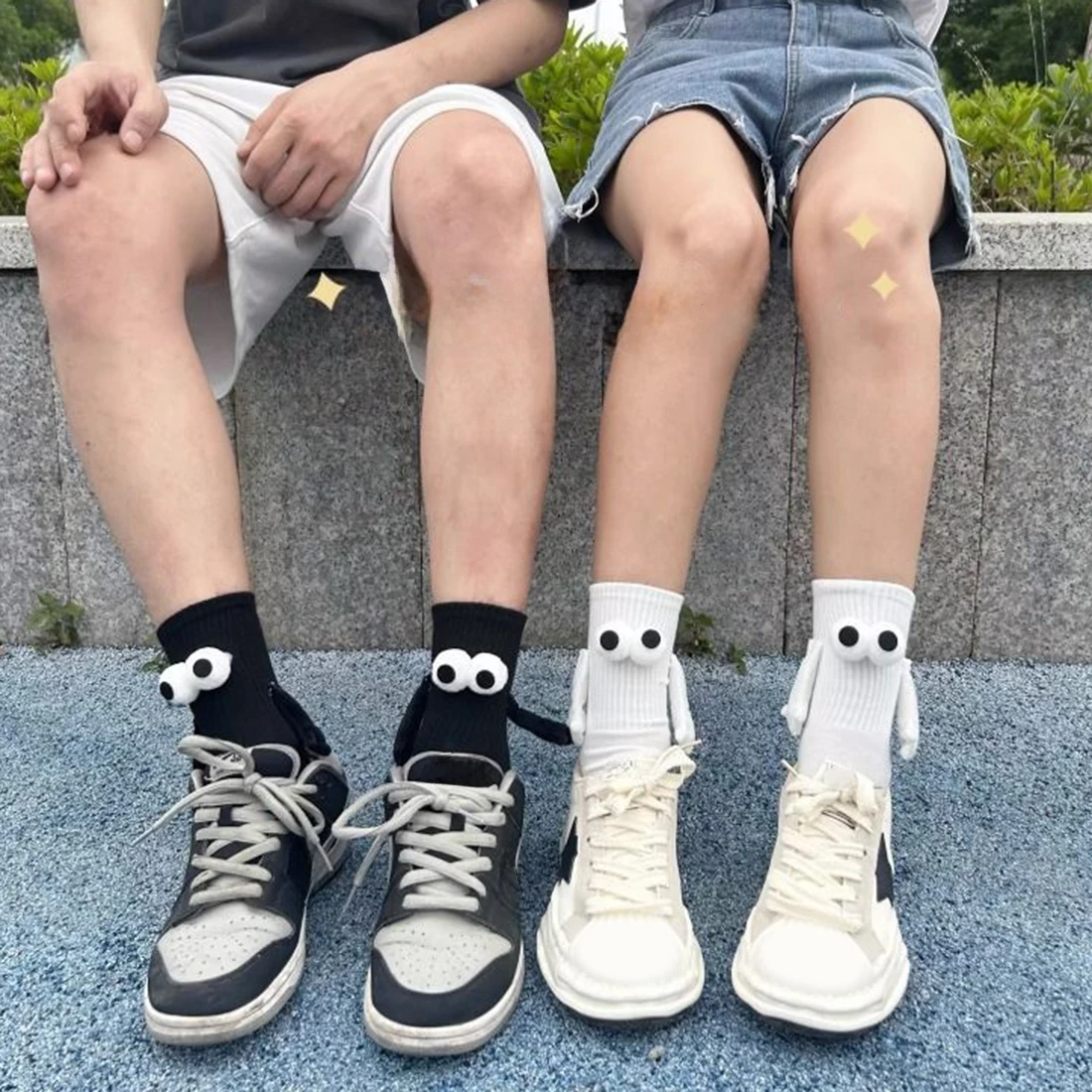 Fashion Magnetic Hand-Holding Socks Couples Sox Socks Summer Cute Funny Creative Mid-Tube Socks Black White Cartoon Eyes Socks
