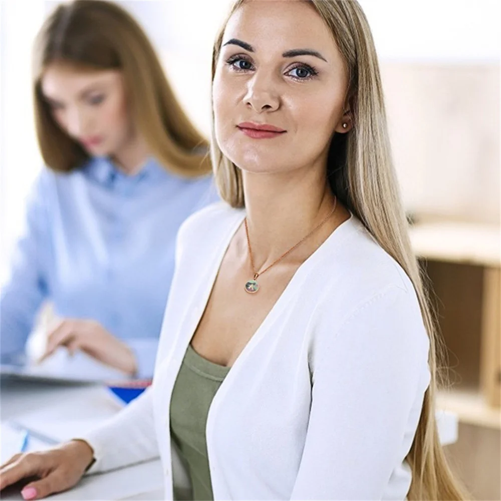 White Shellfish Stainless Steel Initial Letter Necklace Gold Color A-Z Alphabet Round Pendant Neck Chain Choker Jewelry for Girl