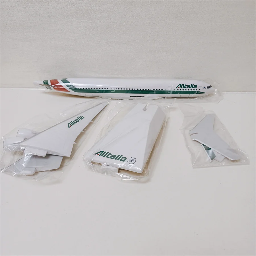 Авиационная итальянская Alitalia модель самолета Боинг 777 B777-200 Airlines масштаб 1:200