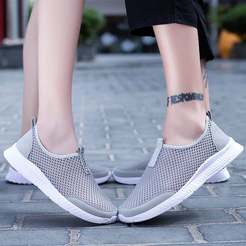 Breathable Couple Casual Shoes Lightweight Women Vulcanized Shoes Outdoor Non-slip Male Loafers Mesh Sneakers Large Size  2023