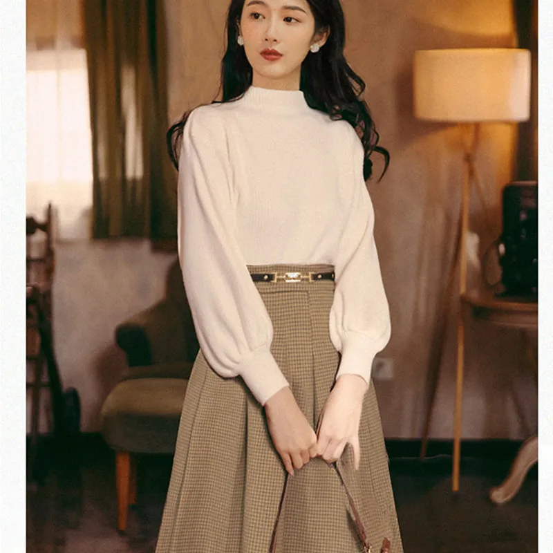 Женский вязаный костюм-двойка белый свитер в клетку с высокой талией и юбка