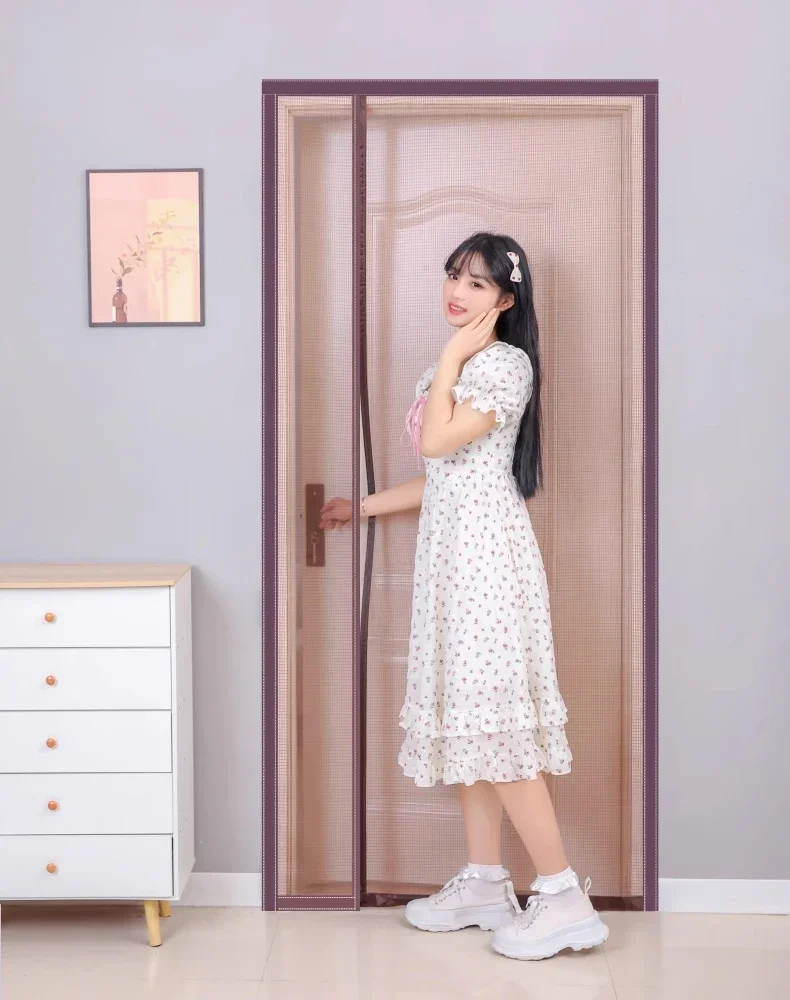 

Магнитная дверная штора