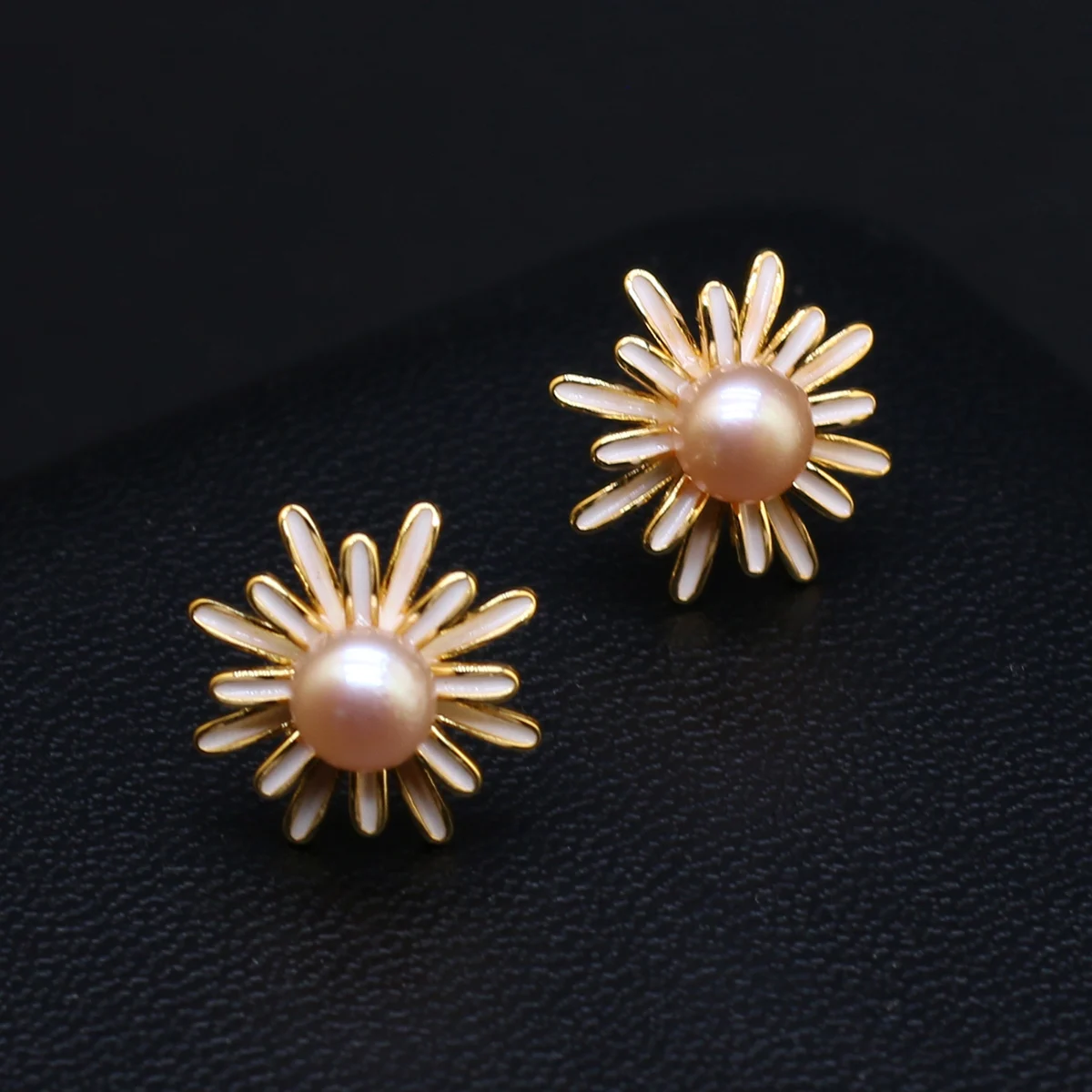 

Real Pearls Stud Earrings for Women Simple Daisy Earrings Natural Freshwater Pearl Beads Earring Stud Wedding Accessories Gift