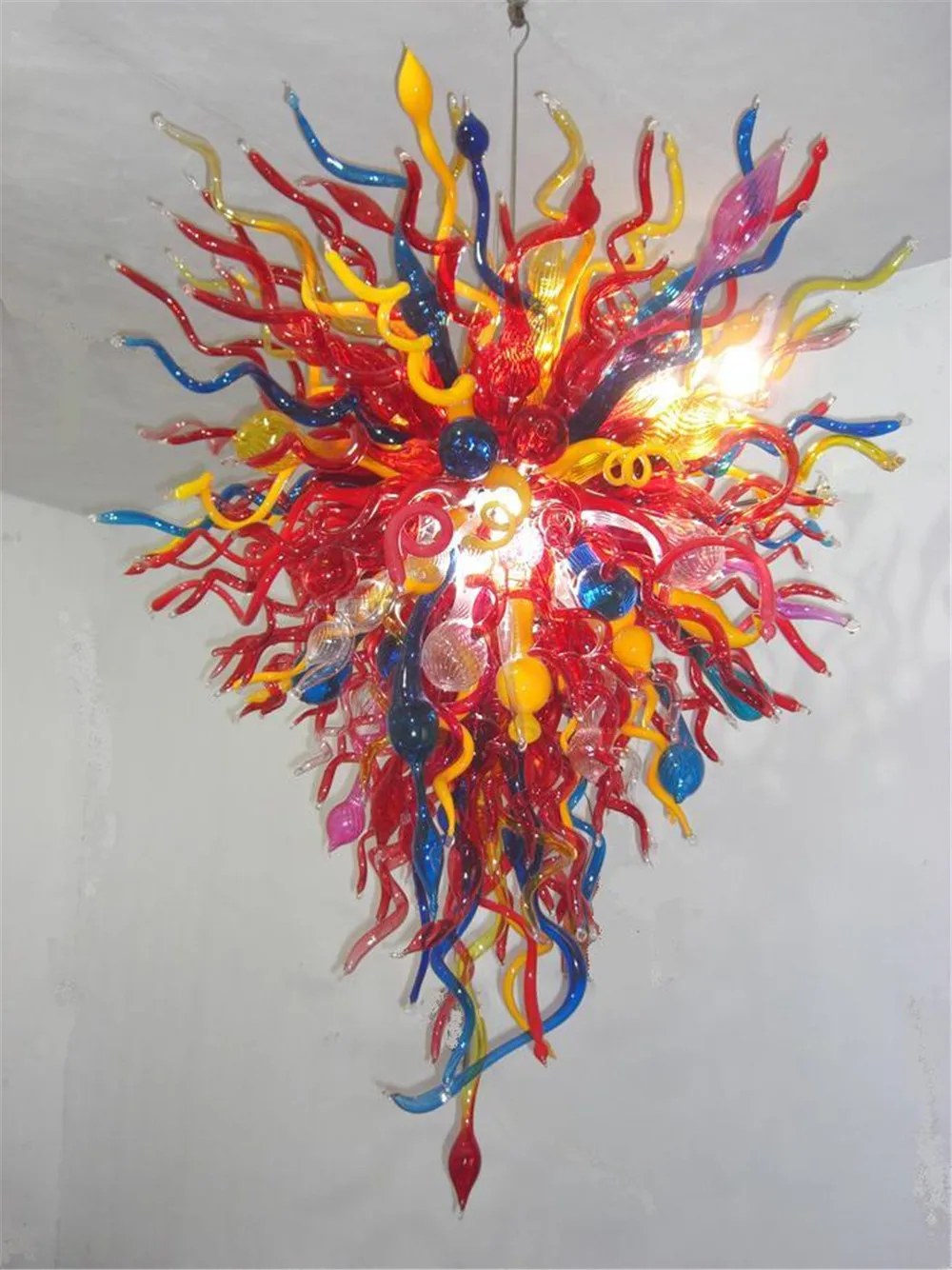 

Современная разноцветная люстра, художественный дизайнерский потолочный светильник ручной работы из дутого стекла, комнатное освещение для столовой