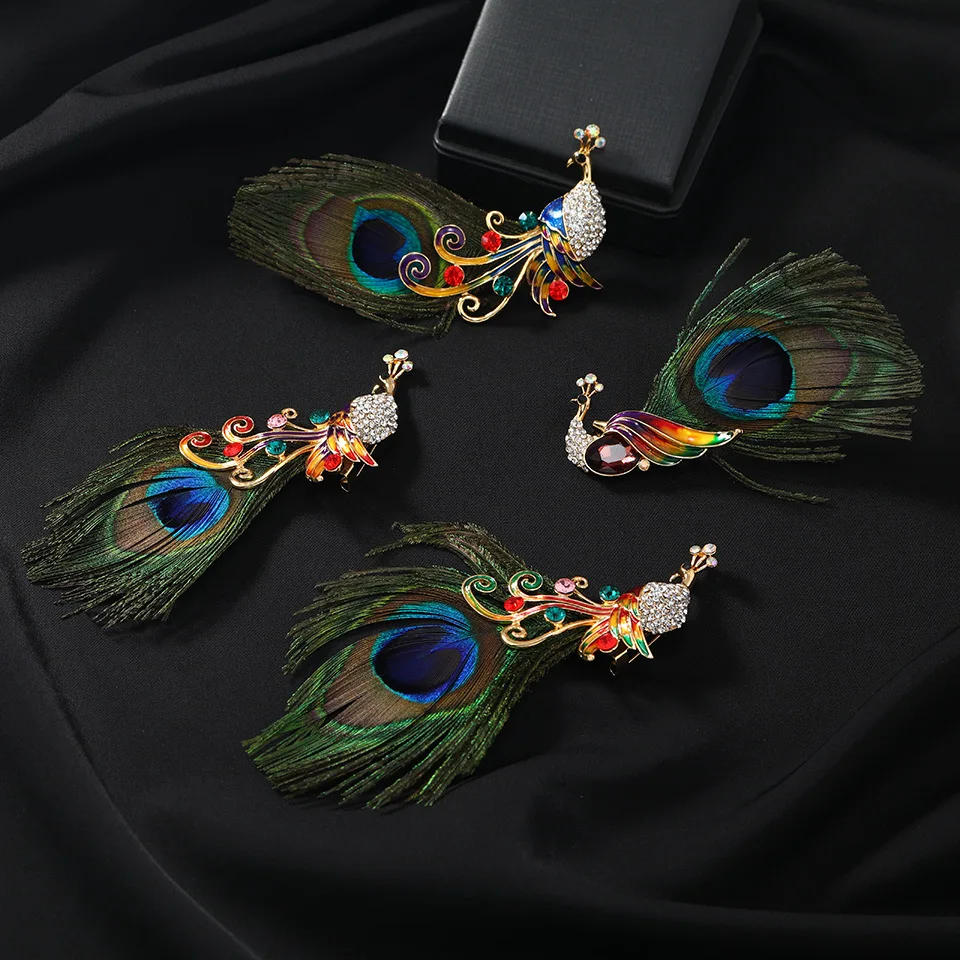 

Trendy Elegant Peacock Feather Brooch Pin Women's High-end Crystal Pin Corsage Shawl Buckle Banquet Suit Coat Accessories