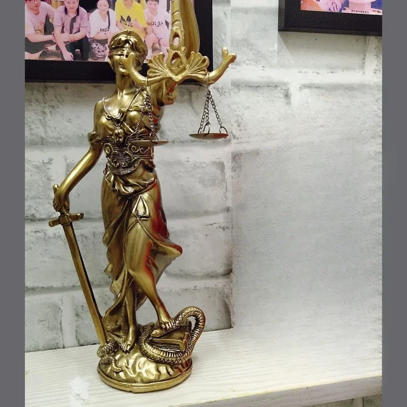 Винтажная художественная скульптура греческой богини правосудия фигурка