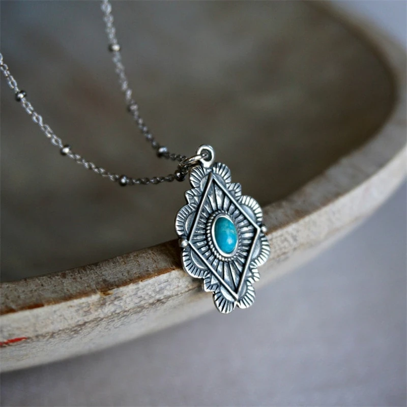 

Geometric Wave Pendants Necklace For Women Vintage Blue Stone Simple Personalized Beads Chain Charms Chokers Accessories Jewelry