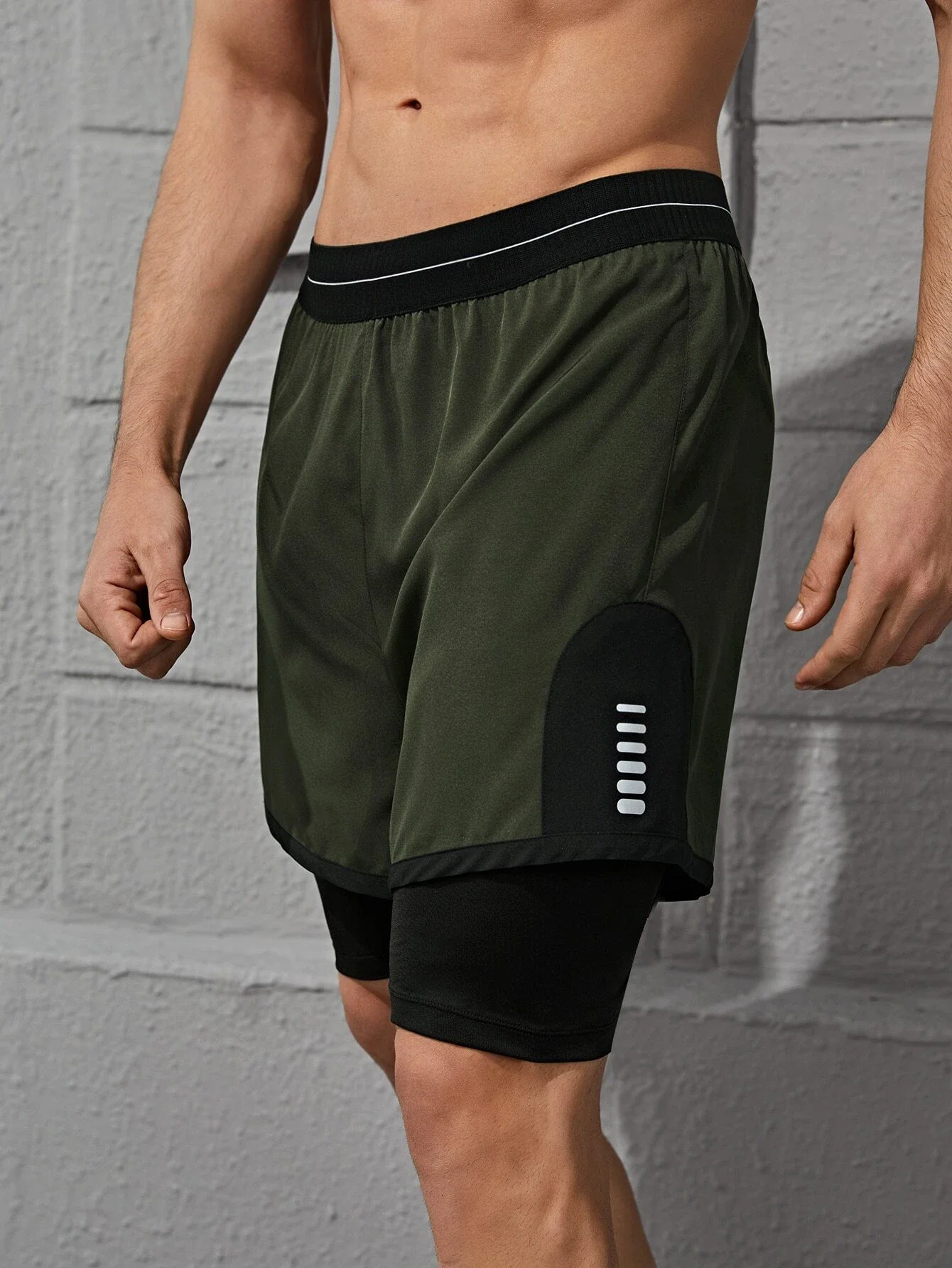 

Men Contrast Panel 2 In1 Sports Shorts With Phone Pocket