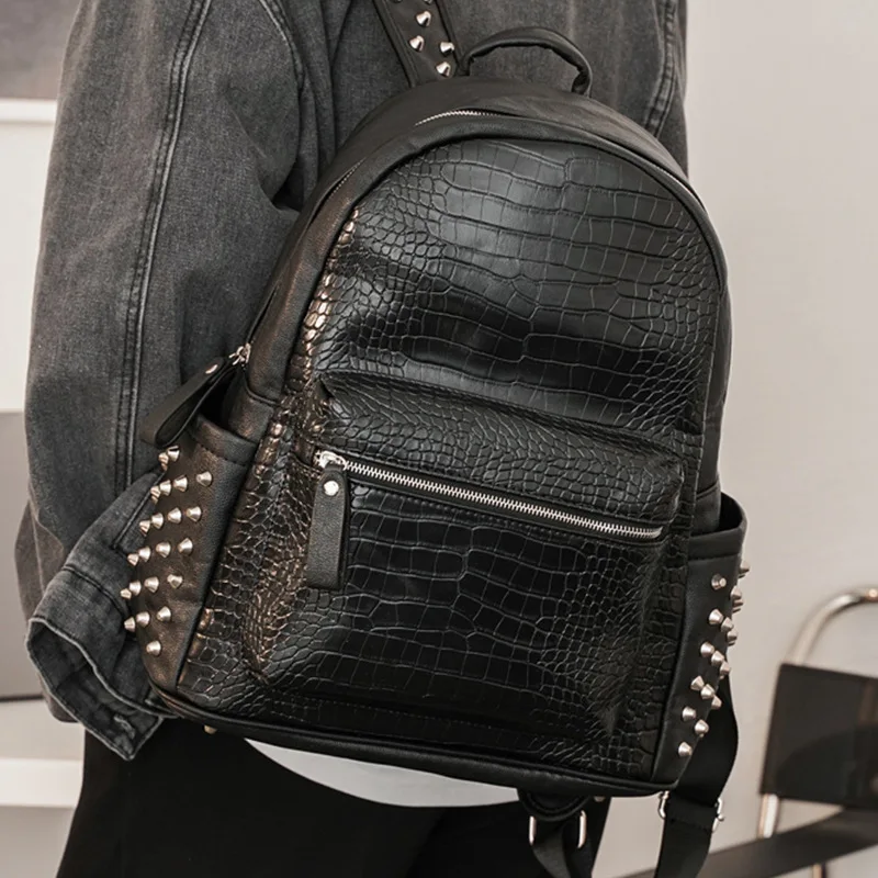 

Alligator Pattern Rivet Backpack Men Fashion Design Computer Bag Student School Bag Men's Backpack Couple Bag Travel Backpack