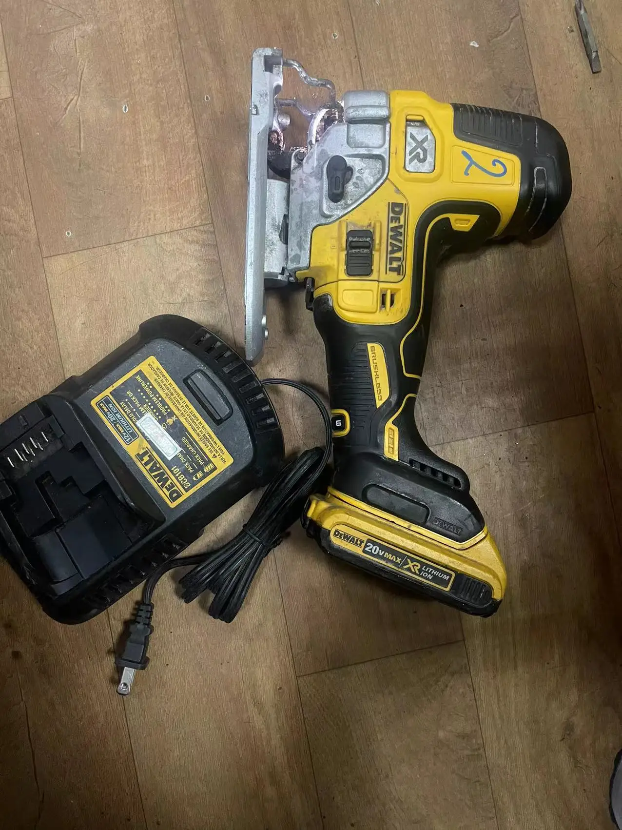 

DEWALT DCS335B 20V Cordless Barrel Grip Jig Saw,with charger and one 2amp battery,second hand