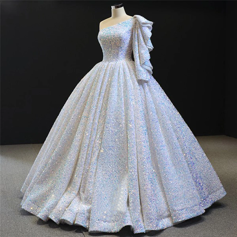 

2022 Sparkly Women's One Shoulder Sequins Ball Gowns Pleated Ruffles Quinceanera Dresses Shinny Puffy Luxury Prom Arab Style