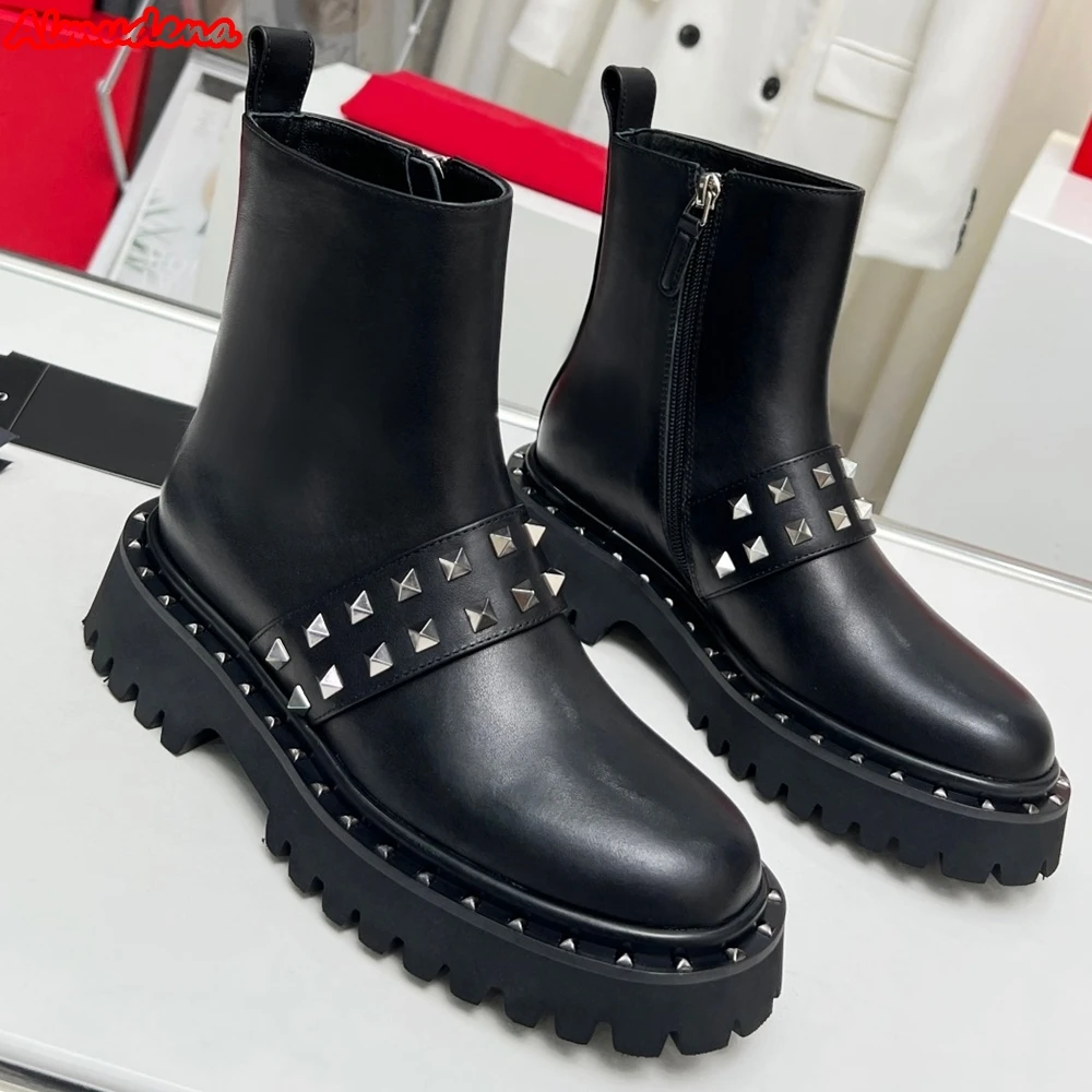 

Женские ботинки с металлическим украшением, черные эластичные ботинки на толстой подошве, с круглым носком, без застежки, модельные модные кожаные короткие ботинки в стиле панк, 2023