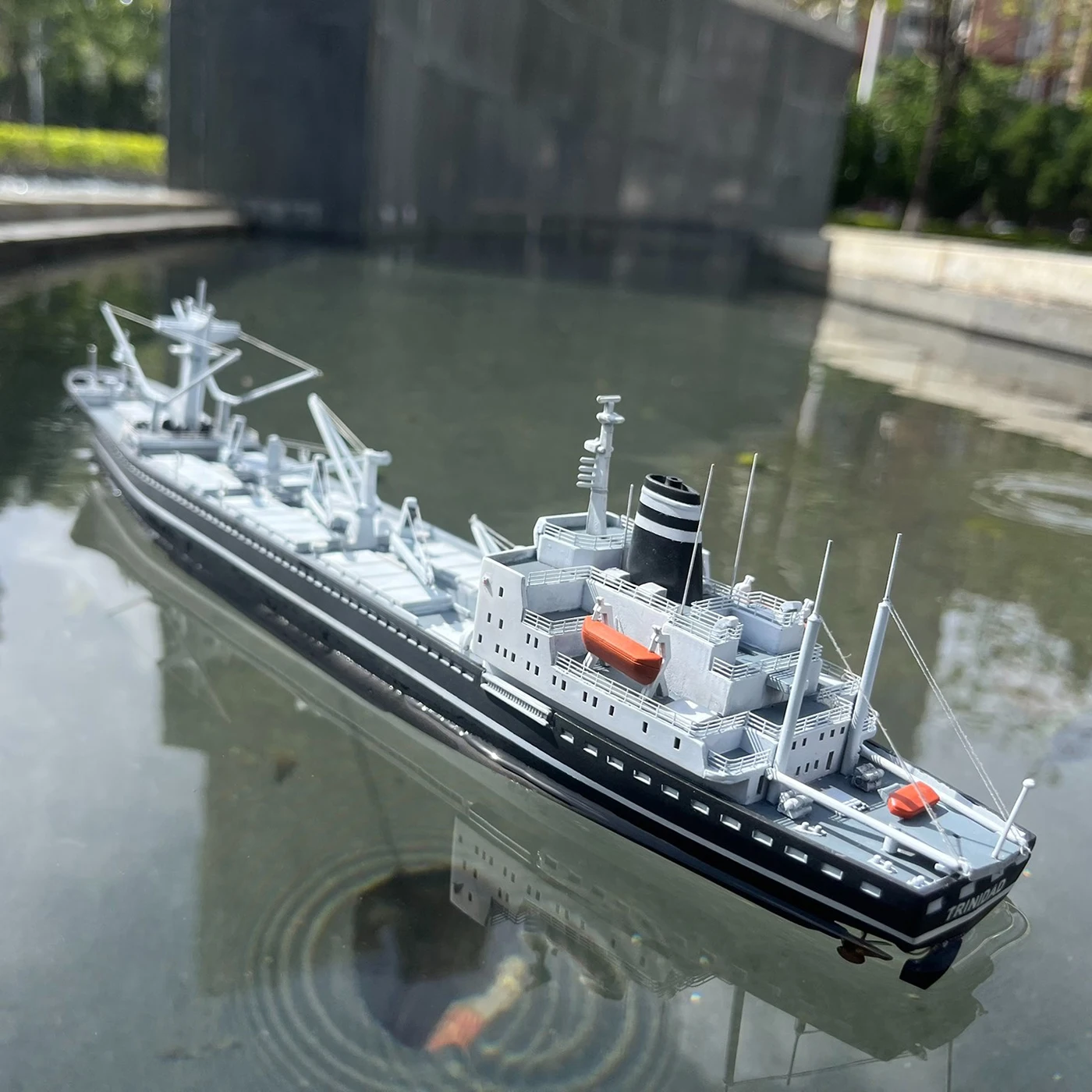 Фото 1/450 Радиоуправляемая лодка 38 см TRINIDAD Ocean Freighter Лодка с дистанционным управлением Динамический светильник с дистанционным управлением Радиоуправляемая лодка Модель RTR Игрушка для мальчика в подарок №3