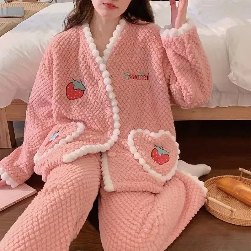 

Толстая фланелевая теплая женская пижама с V-образным вырезом