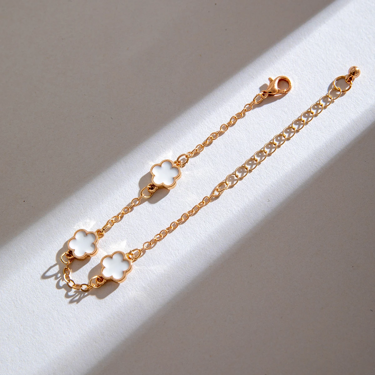 Docona 2024 новая мода черный белый цвет сливы браслеты с пятью листьями и цветами