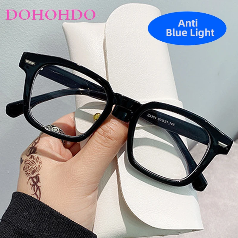 Классические очки в маленькой оправе с квадратными заклепками женские