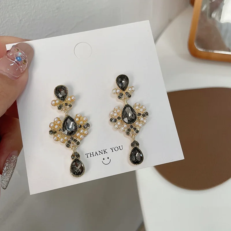 

Gothic Luxury Baroque Court Water Drop Zircon Earrings Fashion Vintage Fine Dark Eyeless Earrings for Women Wedding Jewelry Gift