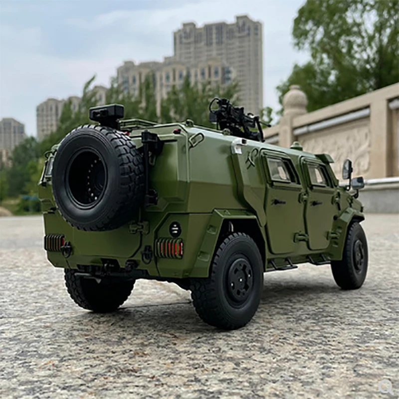 Оригинальная домашняя модель автомобиля CSK181 Dongfeng Warriors три поколения 1:18 из сплава