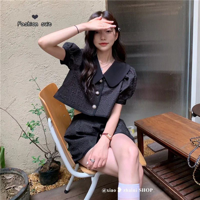 Костюм женский летний из рубашки с коротким рукавом и кукольным воротником