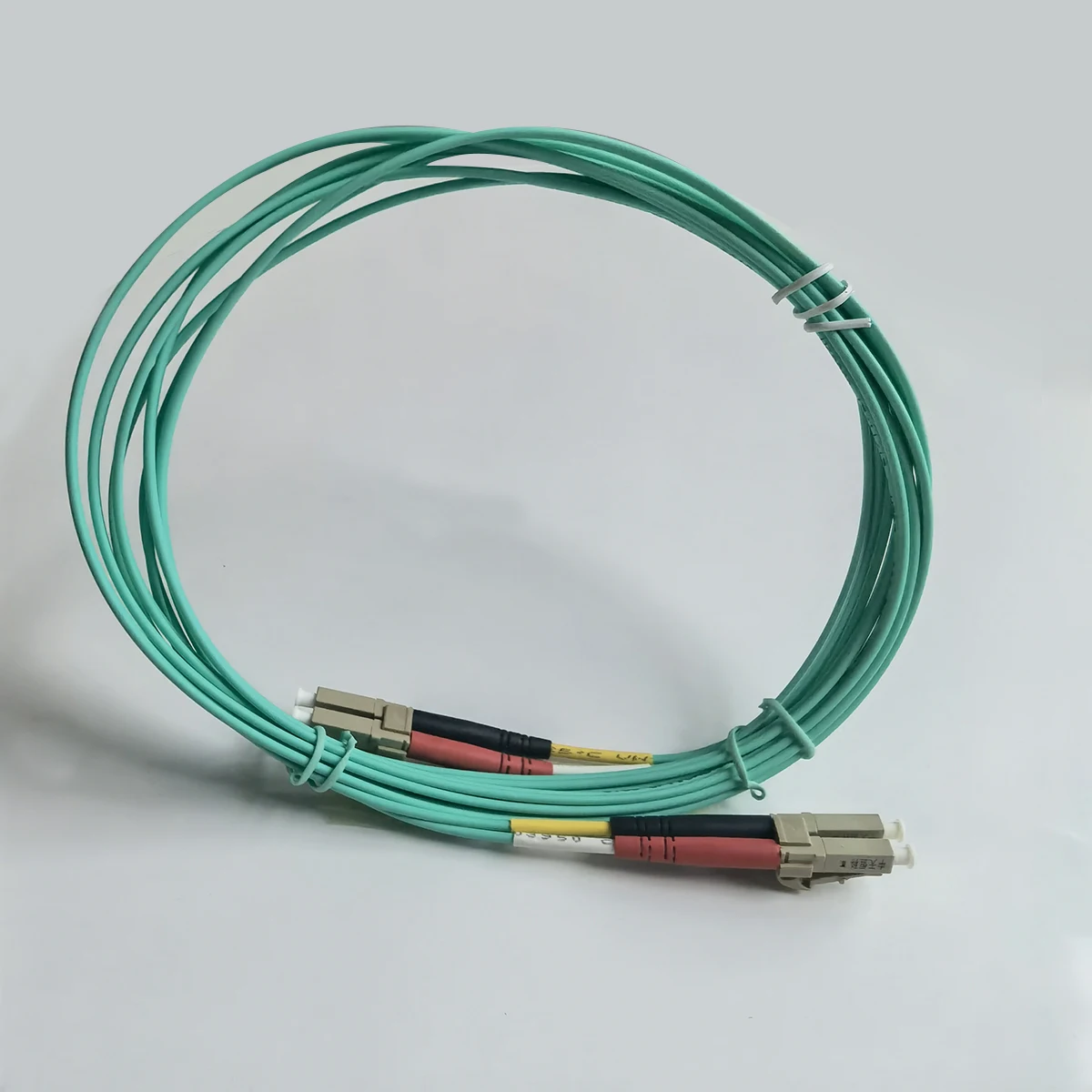 Внутренние оптоволоконные кабели LC/UPC-LC/UPC 3M OM3 LSZH FTTH Многорежимный дуплексный