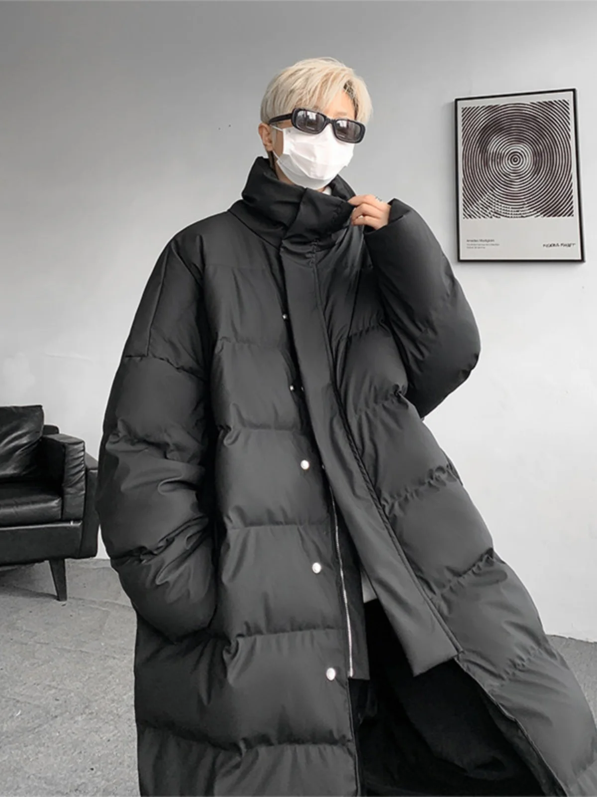 Одноразовый матовый пуховик средней длины из искусственной кожи выше колена